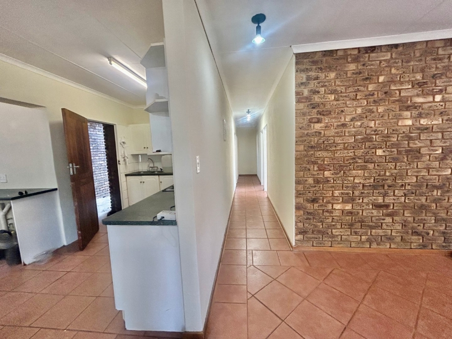 5 Bedroom Property for Sale in Ifafi North West
